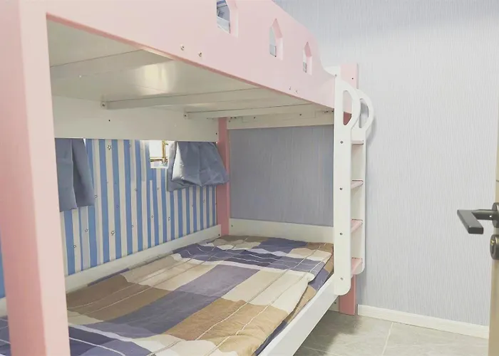 Apt 4Br10Pax, 2Bar ,1Mins Mtr
