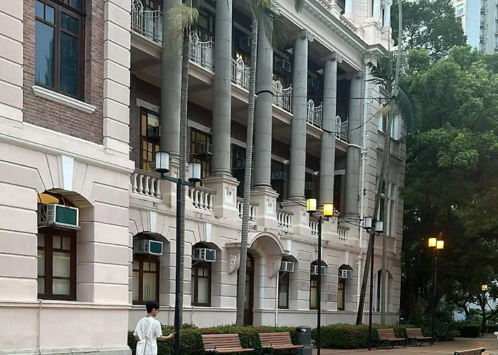 Modern Apartment Next To Hku Station In Kennedy Town City Center